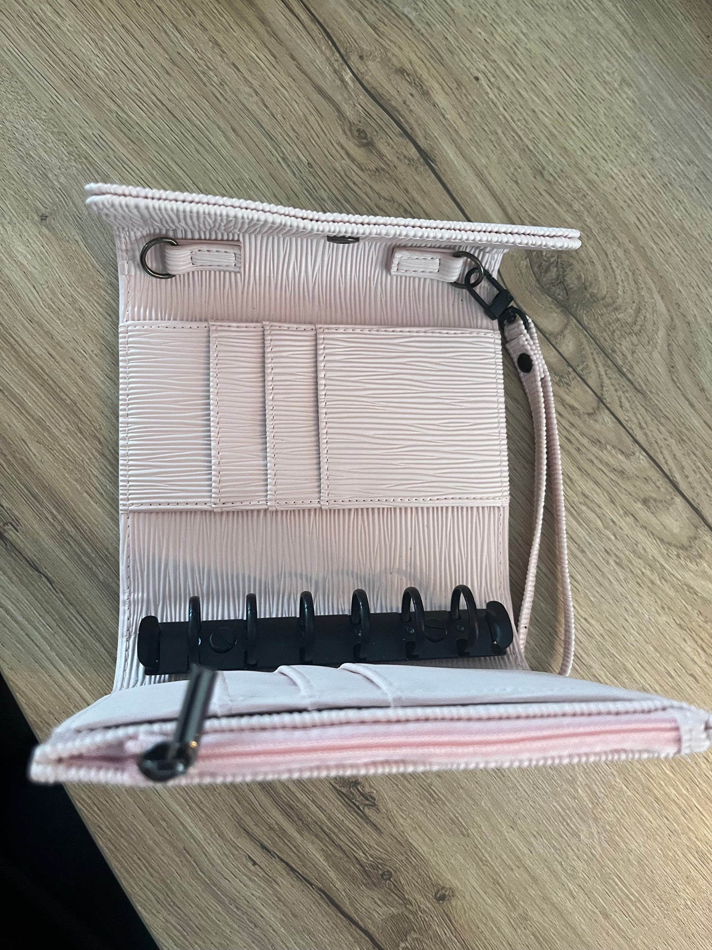 Pre order A7 portemonnee binder zwarte details
