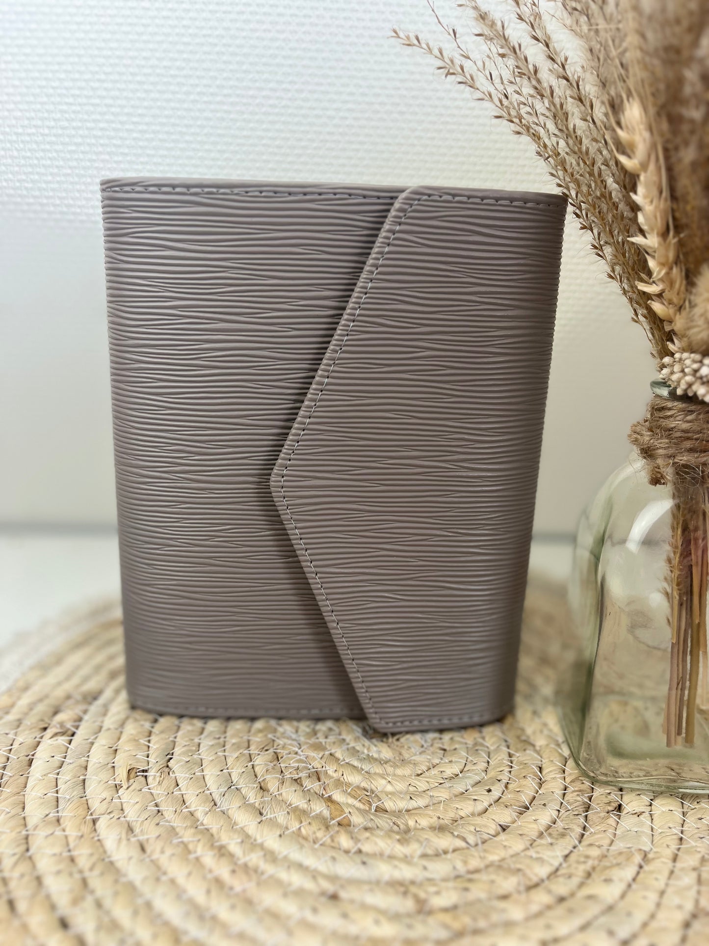 Envelop binder saffiano taupe