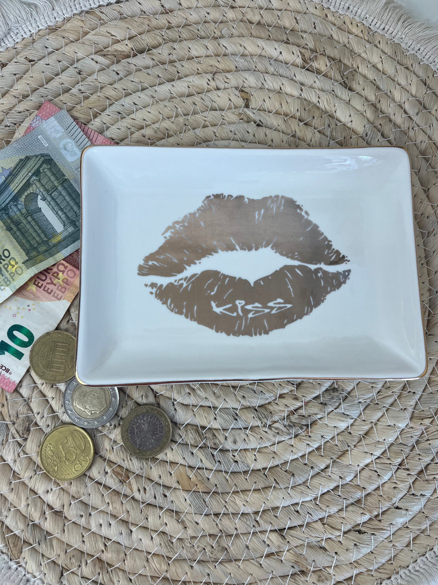 Geld schaaltje lippen