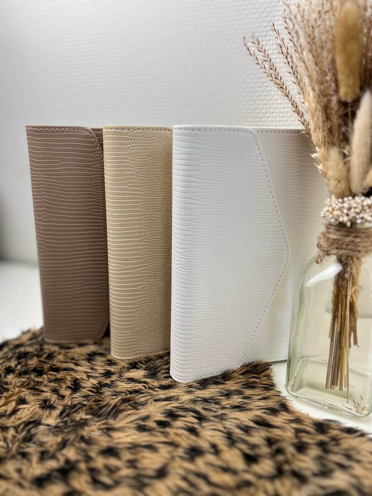 Luxe lizzard binder taupe