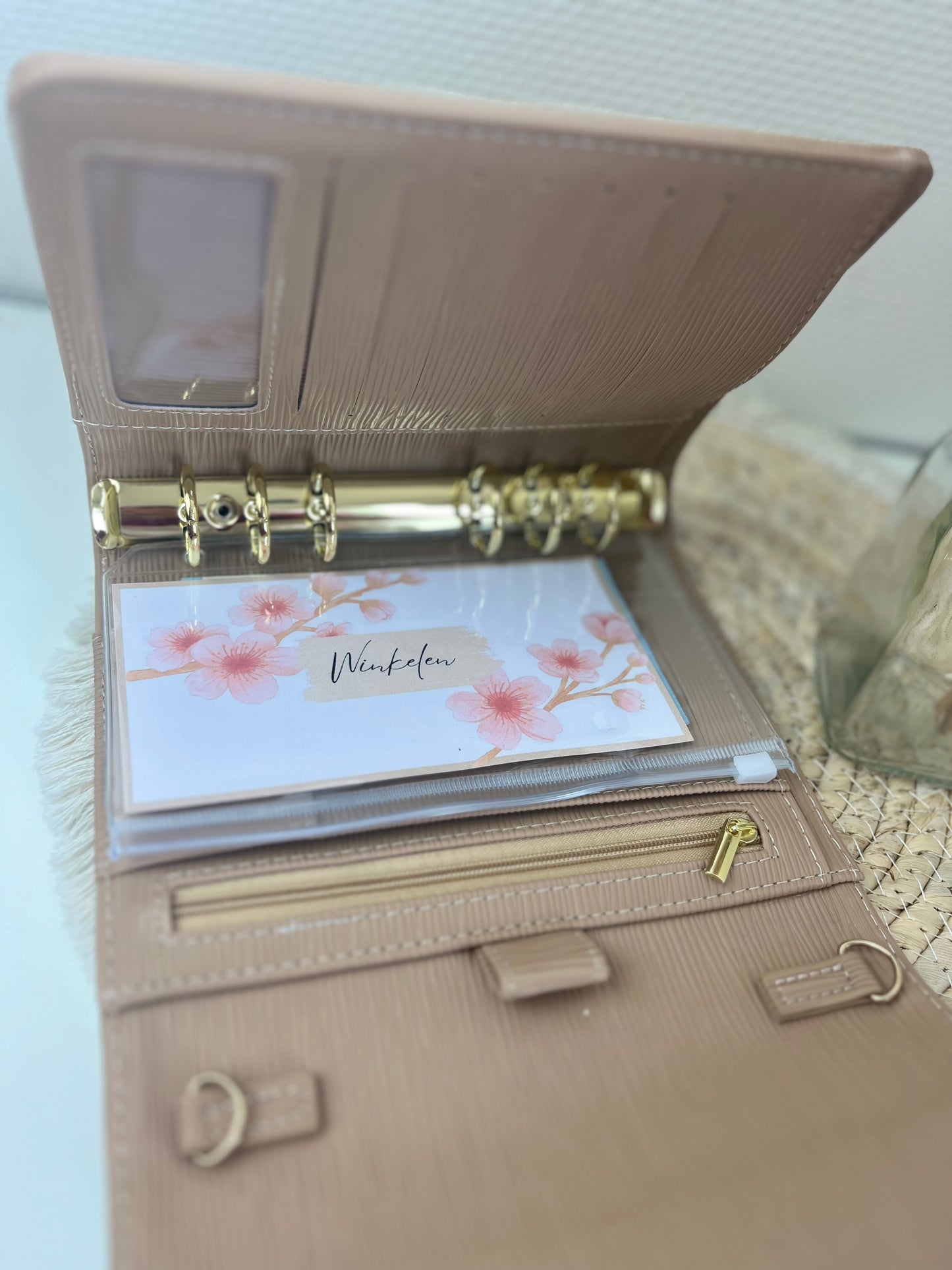 Envelope binder camel