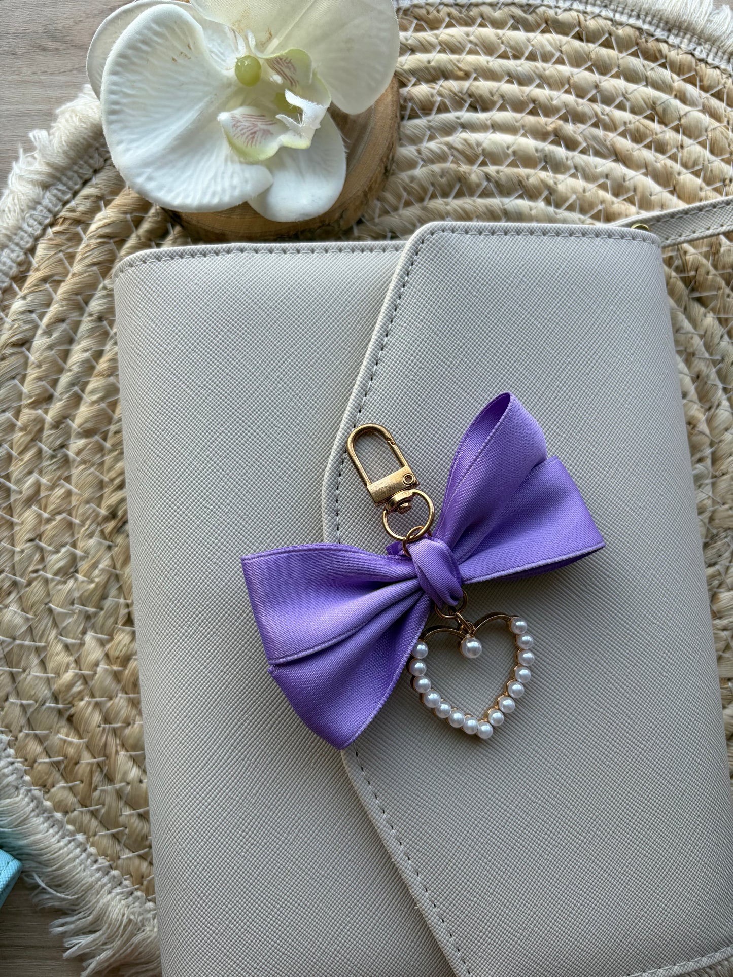 Strik hanger met parel hart lila