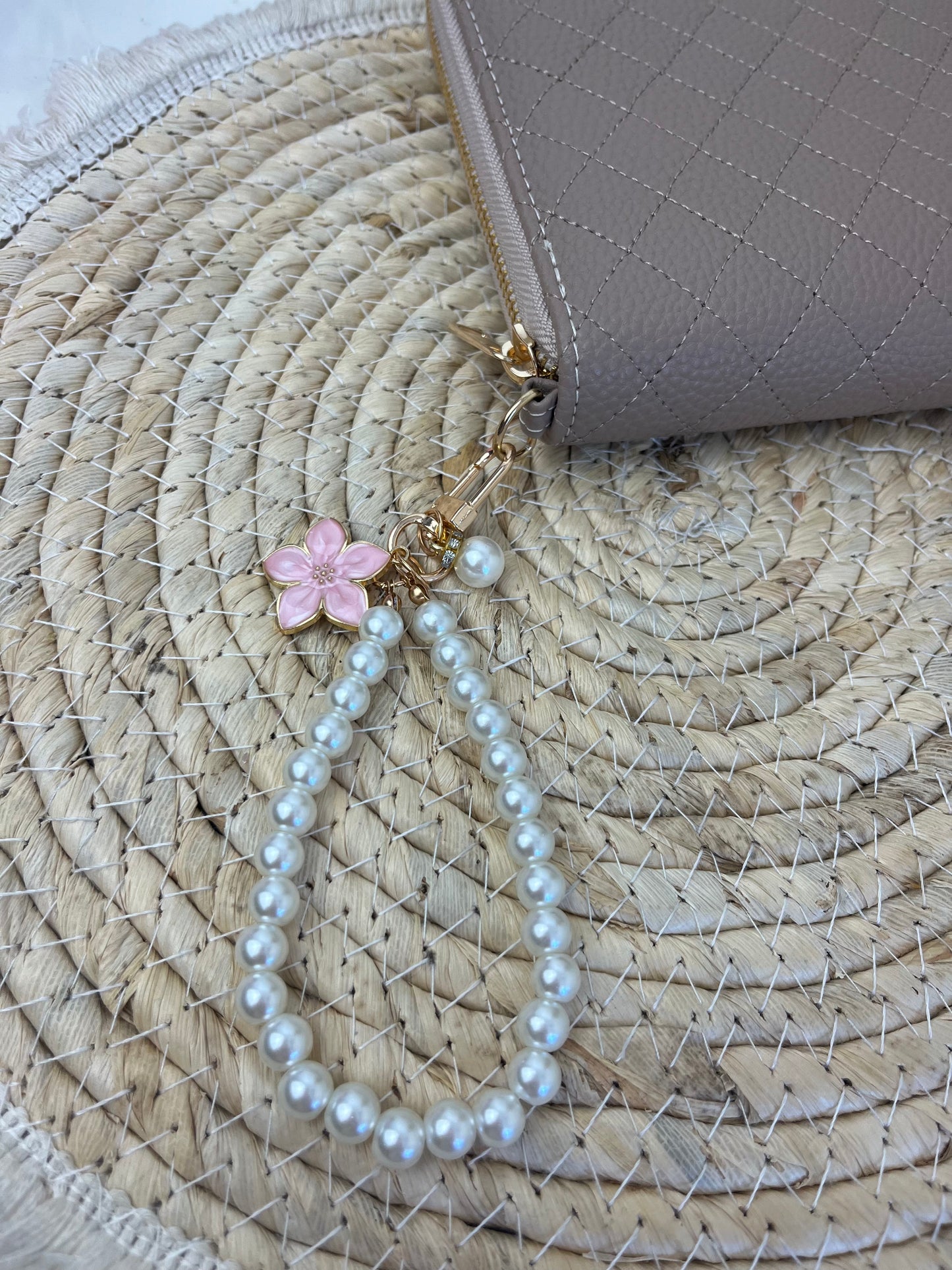 Hanger parel roze bloem