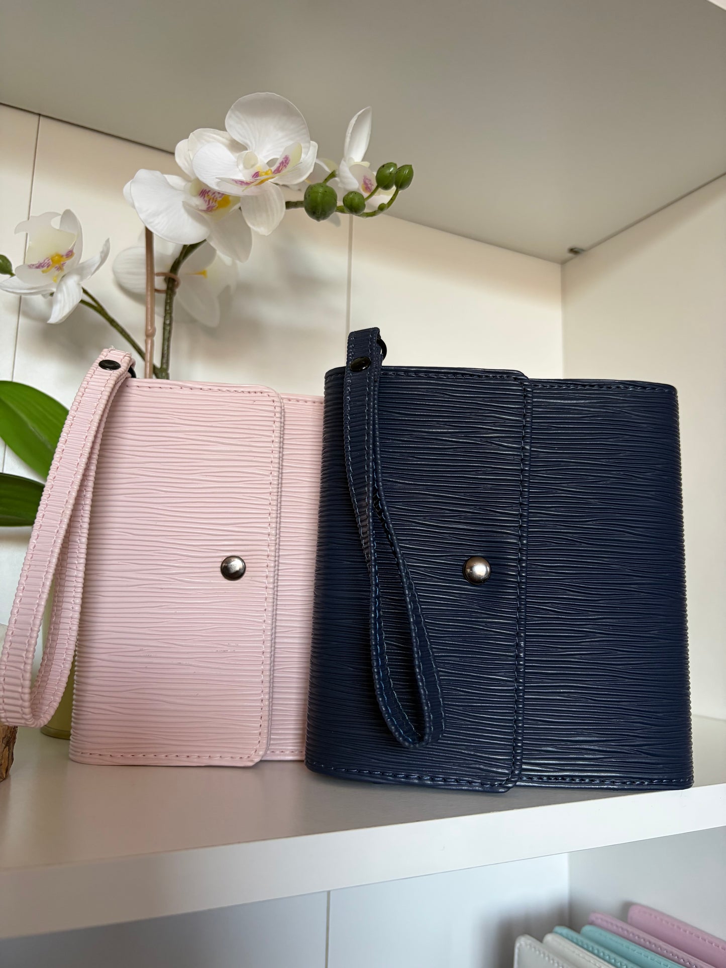 Binder A7 zwarte details