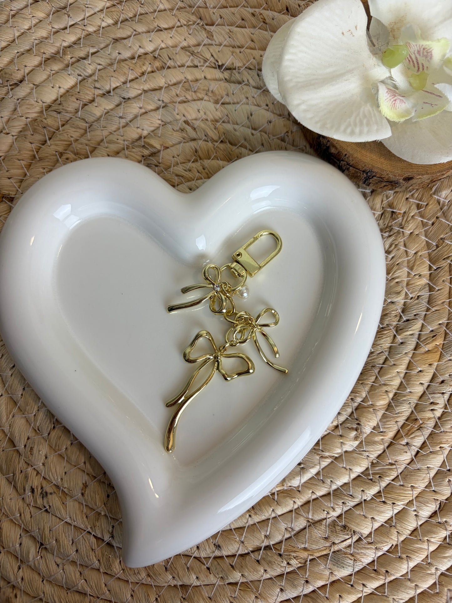 Gouden hanger met strikken