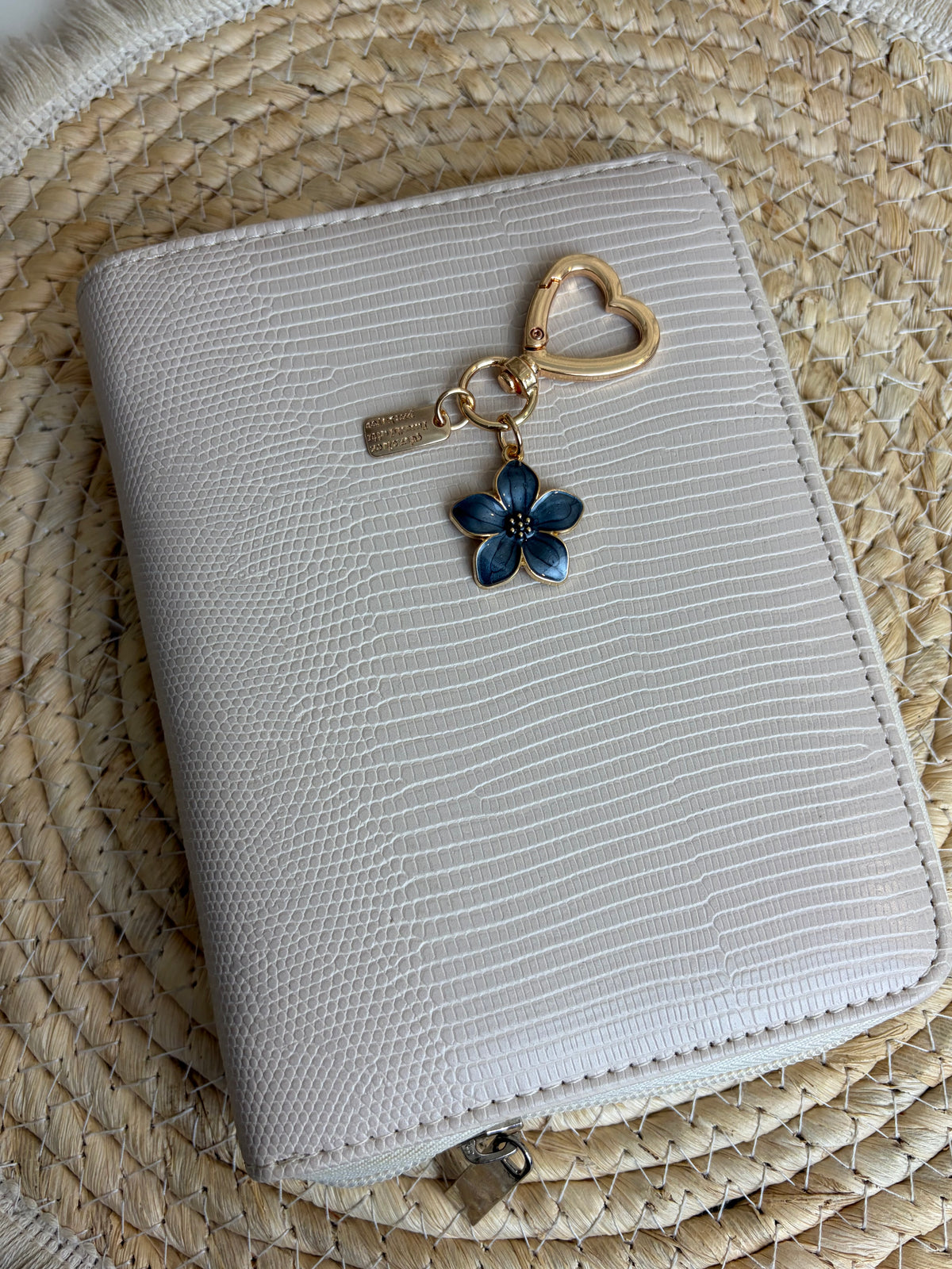 Hanger hart met bloem zwart