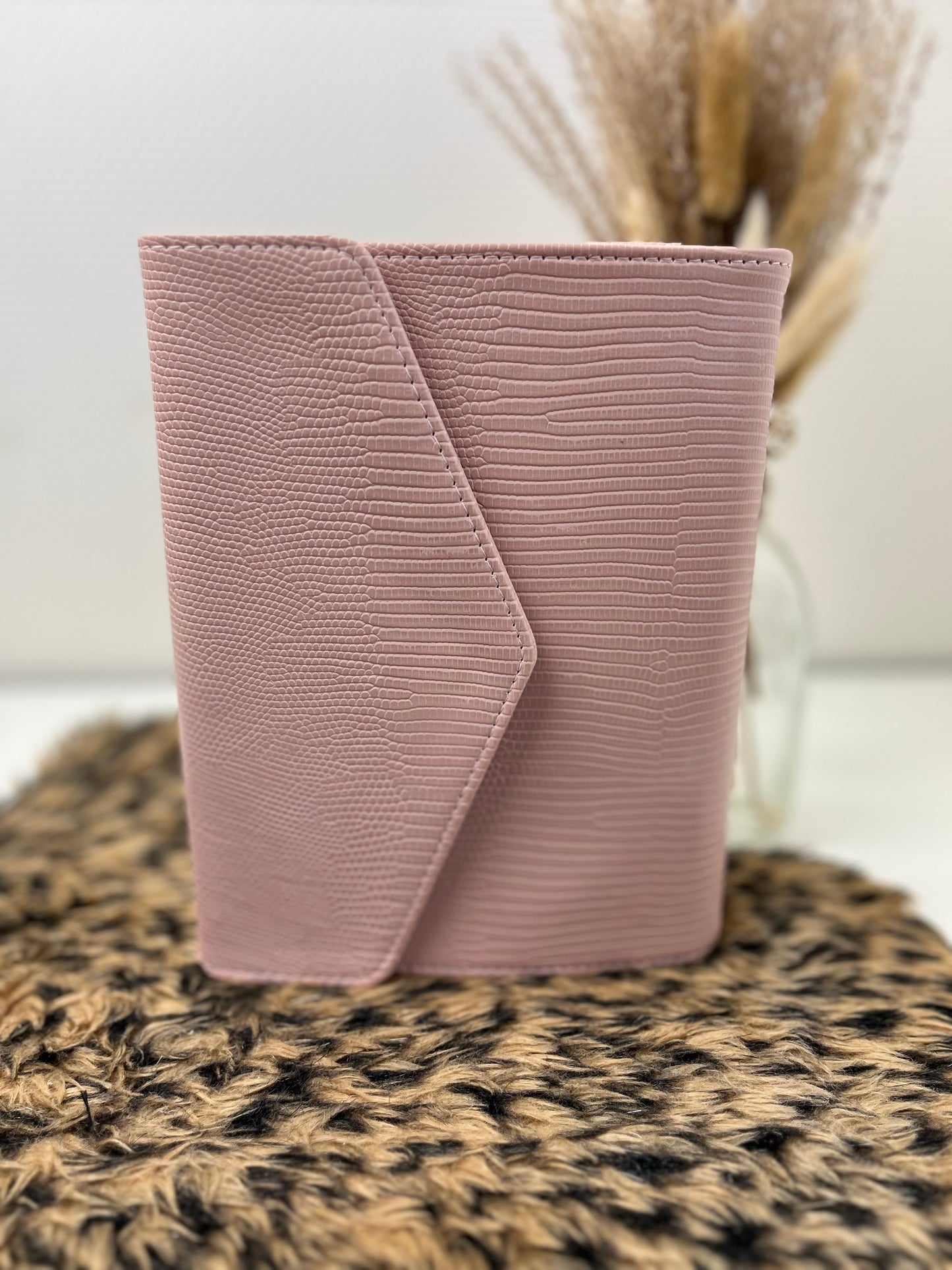 Luxe envelop binder lizzard a6 roze