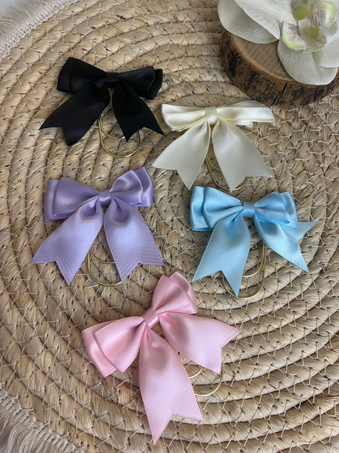 Binder bow
