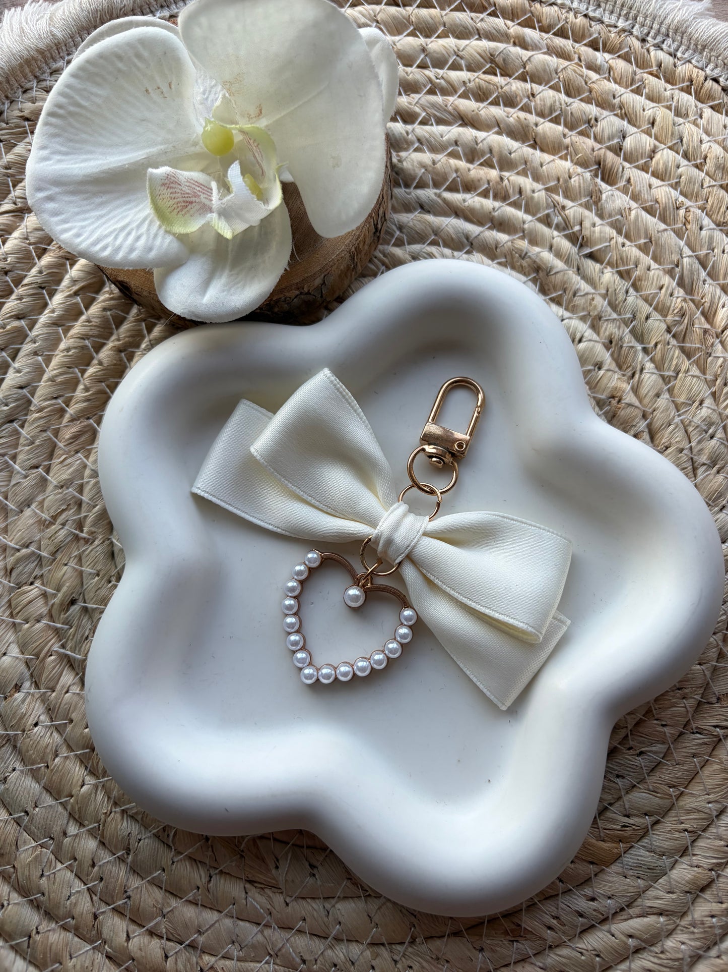 Strik hanger met parel hart wit