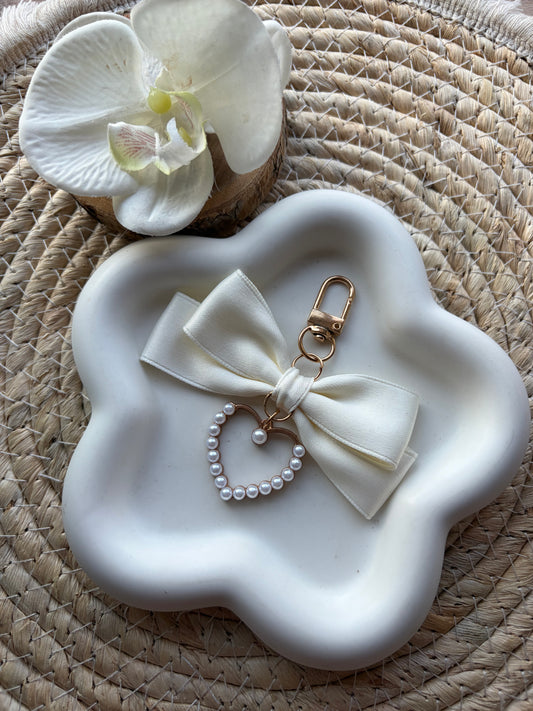 Strik hanger met parel hart wit