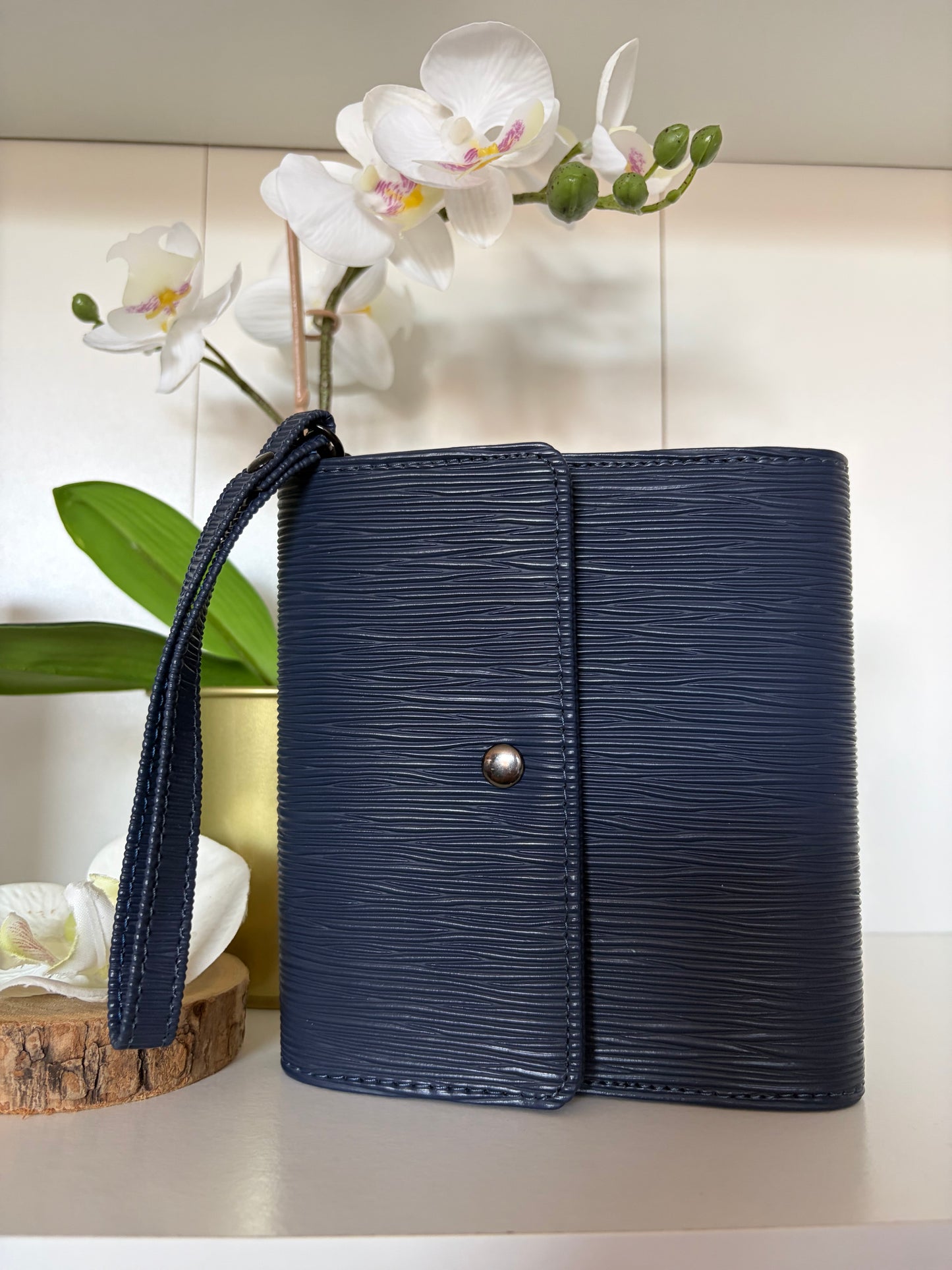 Binder A7 zwarte details