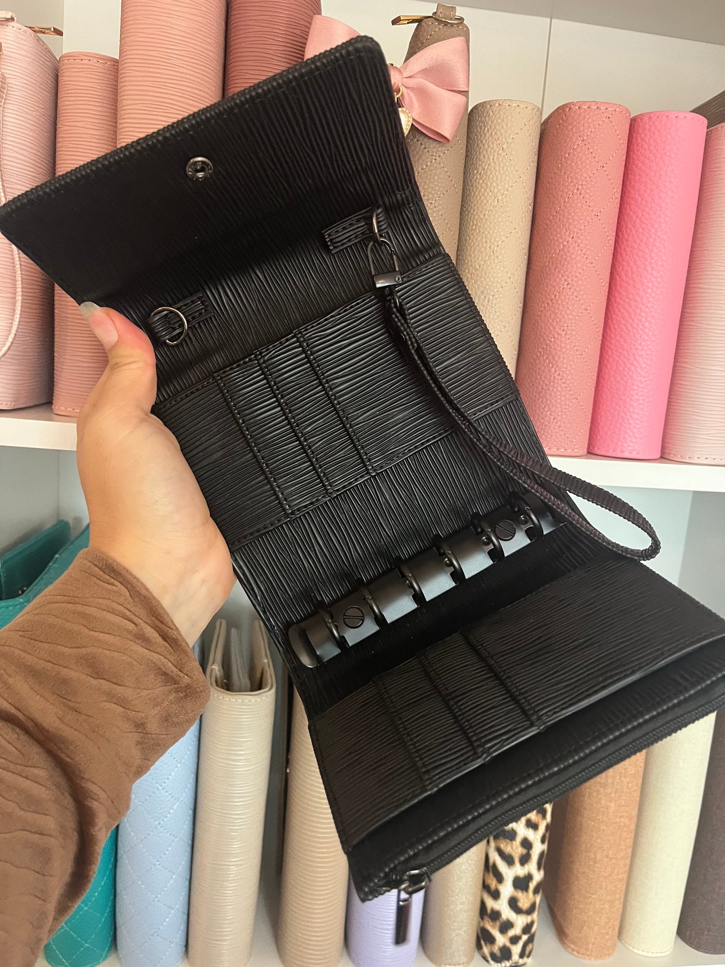 A7 portemonnee binder zwarte details