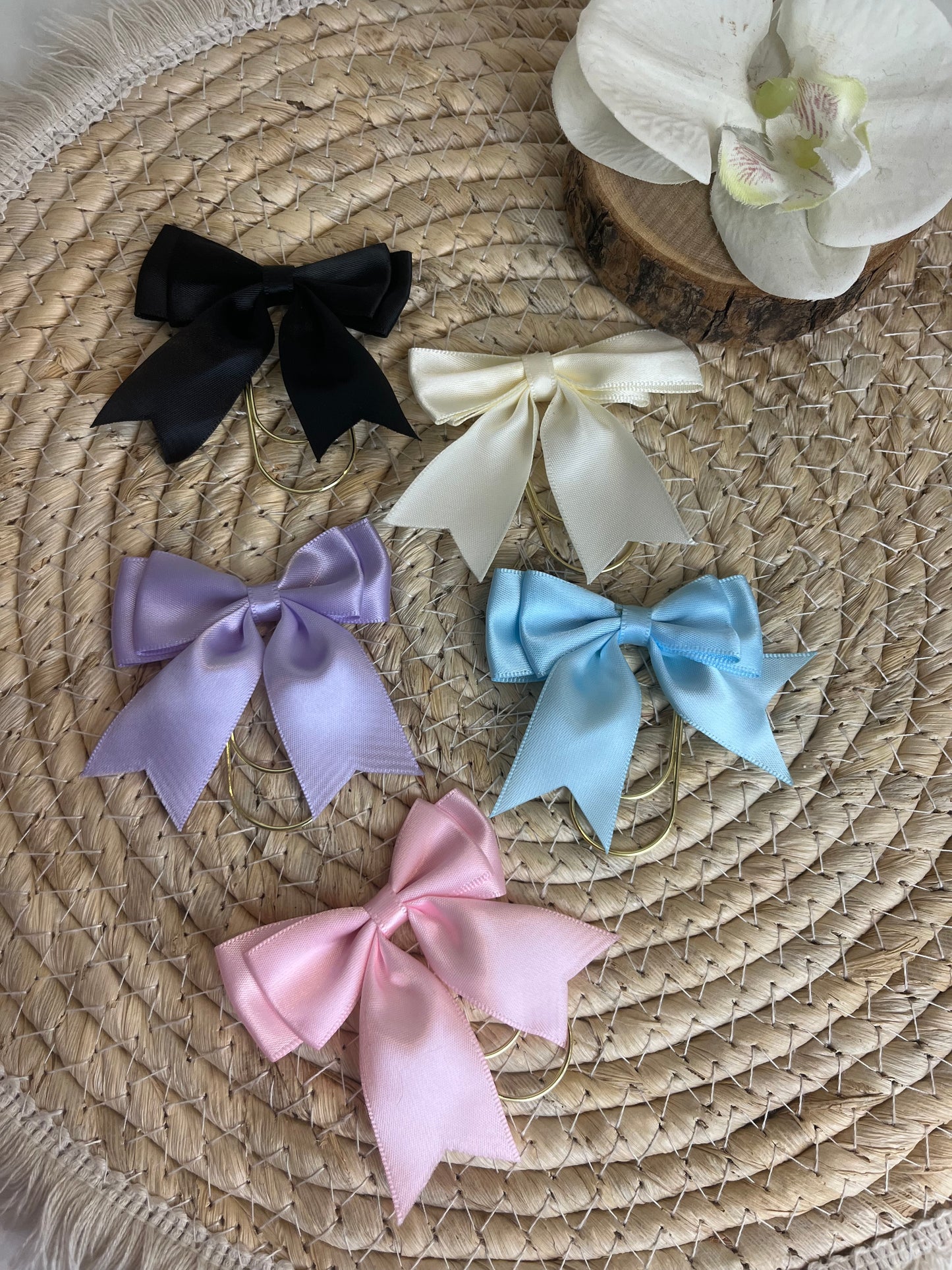 Binder bow