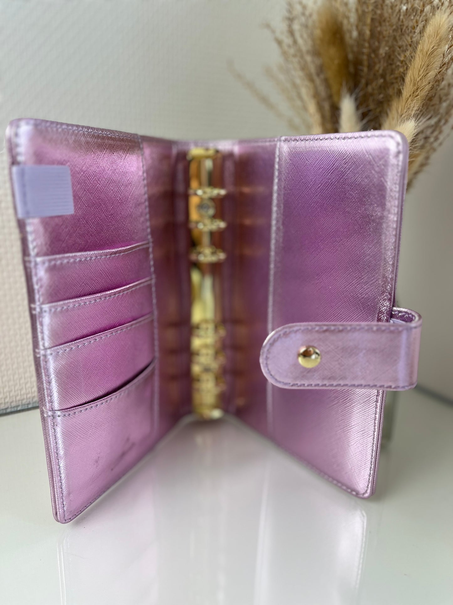 Binder glamour purple