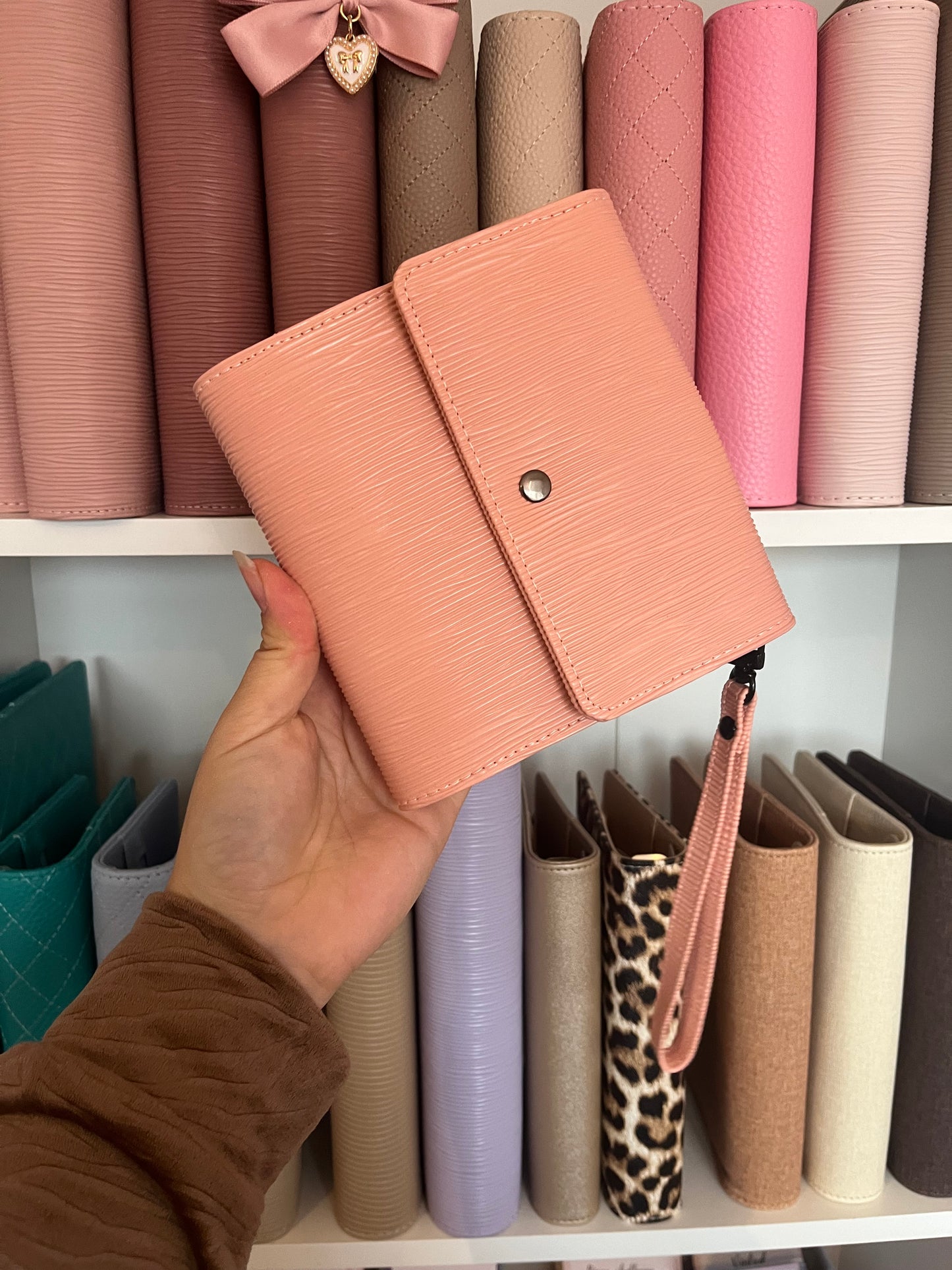 A7 portemonnee binder zwarte details