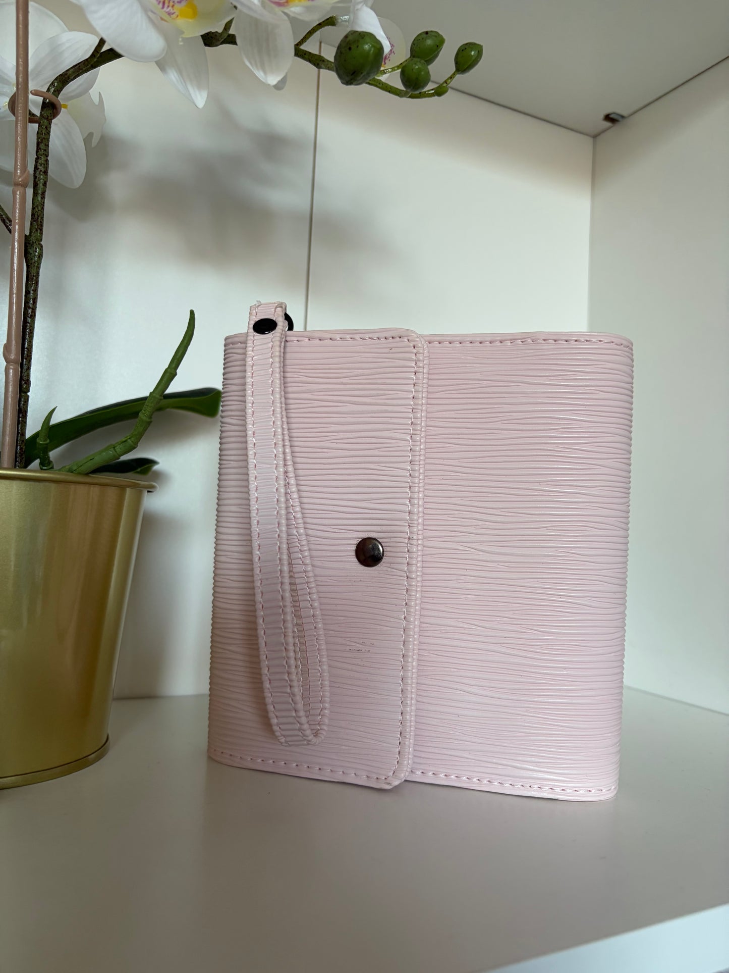 Binder A7 zwarte details