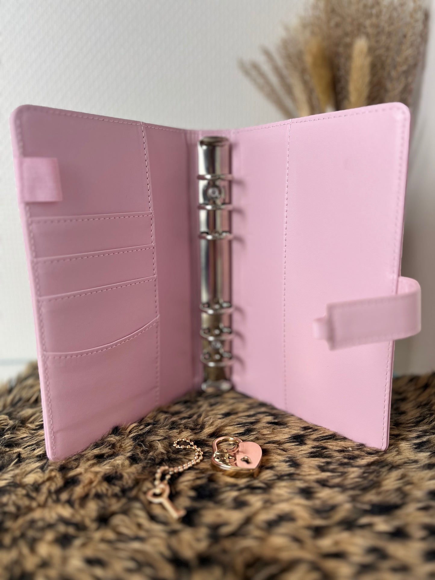 Binder slot roze